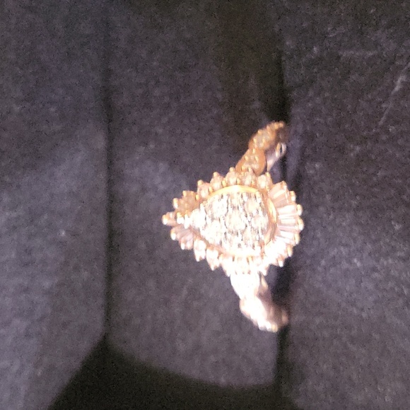 Vera Wang 14 karat gold teardrop cluster baguette sunburst - Picture 6 of 12